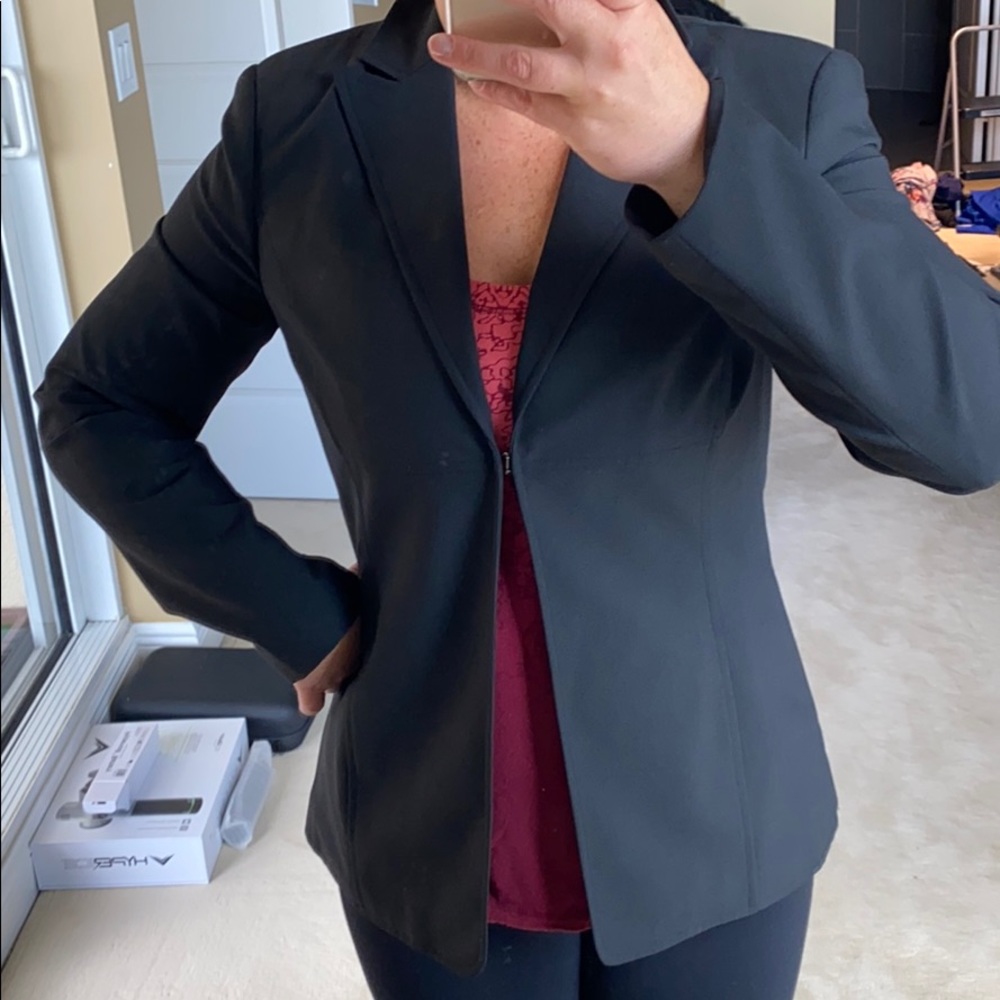 The Limited One hook suit jacket Very faltering